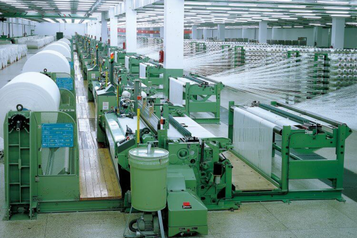 Dầu máy dệt là sản phẩm rất quan trọng đối ngành công nghiệp may mặc
